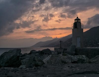 Бог знает, где теперь вся эта мебель! Стоячая вода памяти в «Картахене» Лены Элтанг